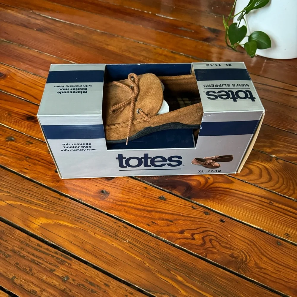 Totes Men’s Cognac Slippers with Memory Foam Size XL 11-12 Indoor/Outdoor Sole
